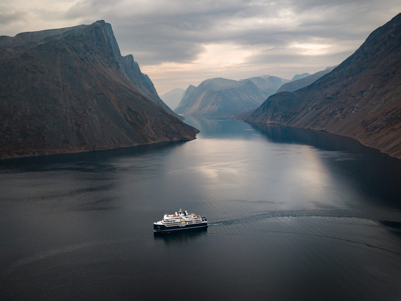 Cruising Greenland and the Canadian Arctic with Swan Hellenic Cruising Greenland and the Canadian Arctic with Swan Hellenic