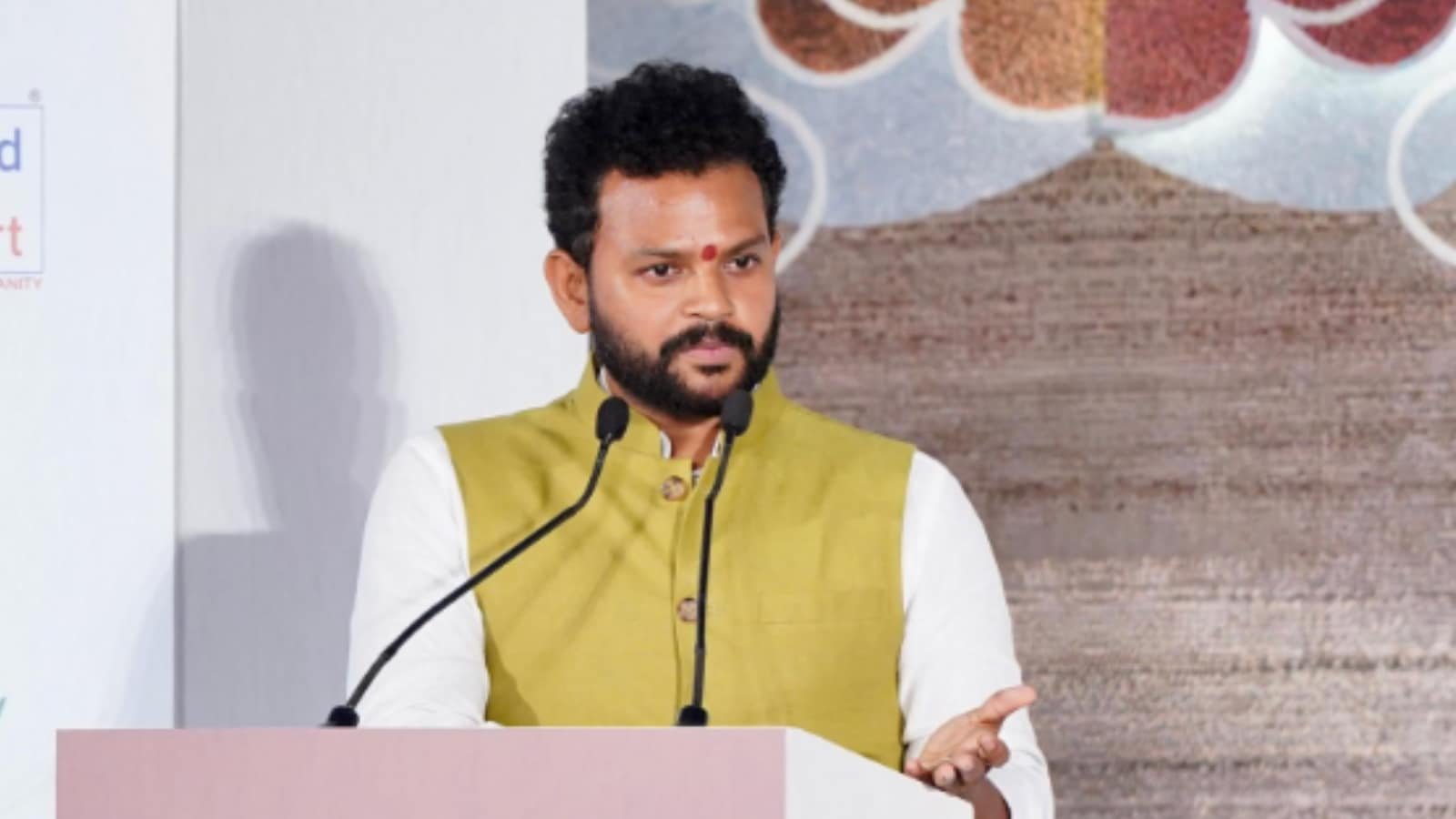 Govt to increase airport number to 350 to boost connectivity, tourism: Aviation Minister | Business News Govt to increase airport number to 350 to boost connectivity, tourism: Aviation Minister | Business News