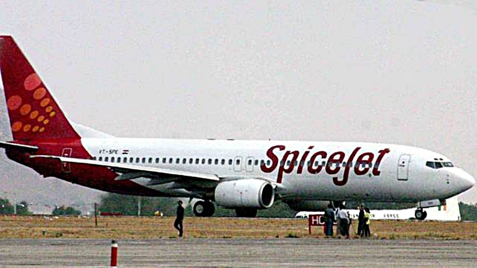 DGCA takes SpiceJet off ‘enhanced surveillance’ after recent fund infusion | Business News DGCA takes SpiceJet off ‘enhanced surveillance’ after recent fund infusion | Business News