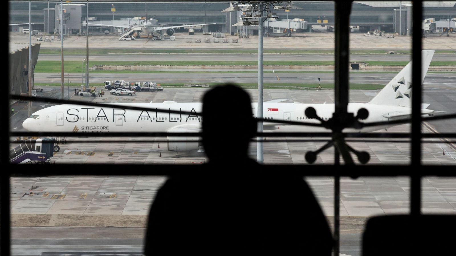 Singapore Airlines CEO apologises after turbulence on flight leaves one dead, many injured | Business News Singapore Airlines CEO apologises after turbulence on flight leaves one dead, many injured | Business News