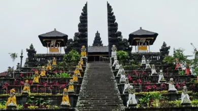 جنة المسافرين بين الشواطئ الخلابة والمعابد القديمة